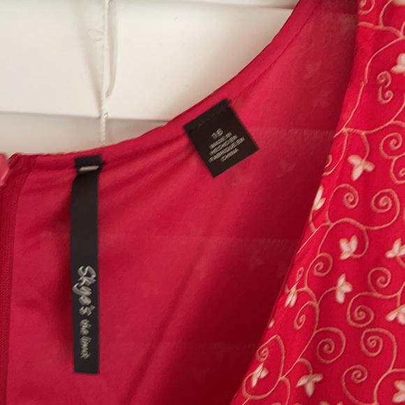 Red , floaty sleeveless dress. - Picture 3 of 8